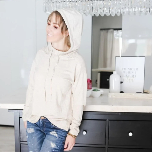 Max Studio Lightweight Hoodie - Picture 5 of 12